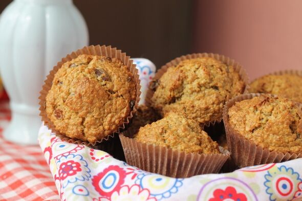 Oatmeal muffins with almonds - a fragrant dessert for those who lose weight on a Mediterranean diet