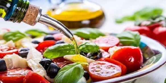 When preparing Mediterranean diet foods, you should use olive oil. 