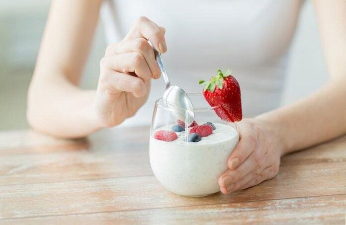 garlic yogurt strawberries